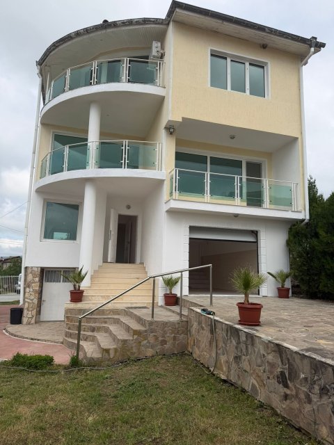 Spacious three-storey house with sea view and large garden in Košaritsa - Čolakova Češma