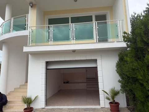 Spacious three-storey house with sea view and large garden in Košaritsa - Čolakova Češma