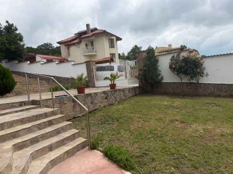 Spacious three-storey house with sea view and large garden in Košaritsa - Čolakova Češma