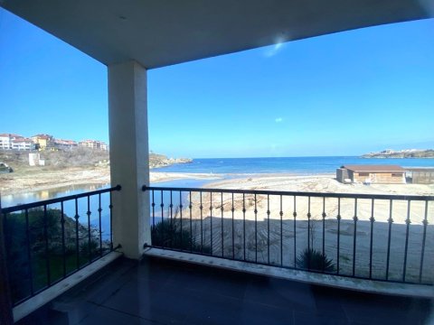 Unique one-room apartment on the first line by the sea in Tsarevo - "Nestinarka" beach