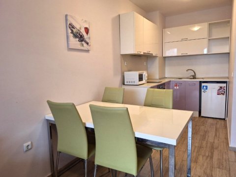 One-bedroom apartment in Cascadas 15 with a unique pool view