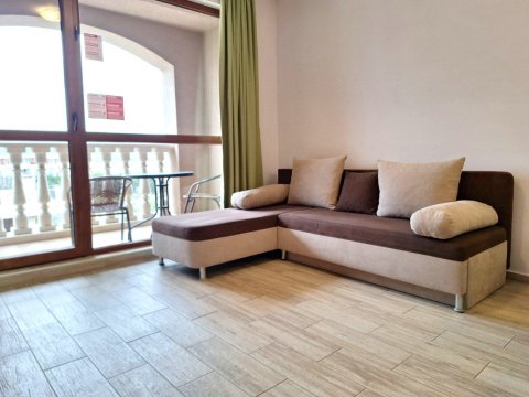 One-bedroom apartment in Cascadas 15 with a unique pool view