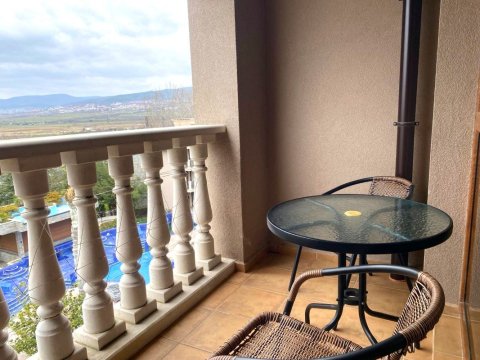 One-bedroom apartment in Cascadas 15 with a unique pool view