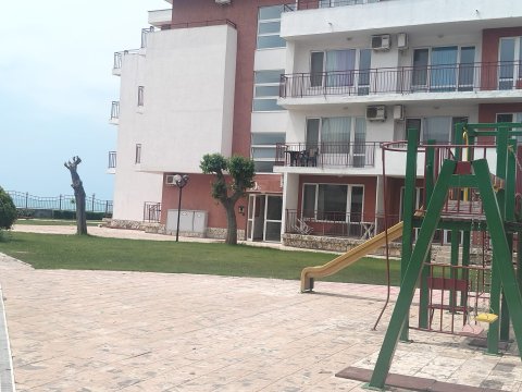 Spacious two-bedroom apartment in the first row to the sea in Privilege Fort, Elenite