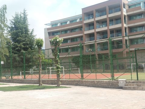Spacious two-bedroom apartment in the first row to the sea in Privilege Fort, Elenite