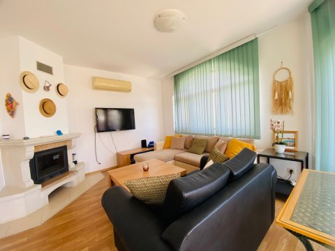 Two-storey house with pool 3 km from the beach