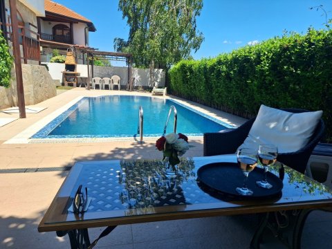 Two-storey house with pool 3 km from the beach