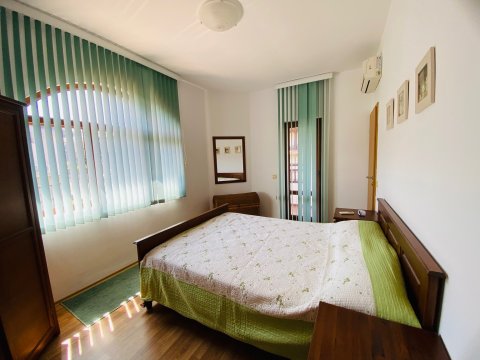 Two-storey house with pool 3 km from the beach