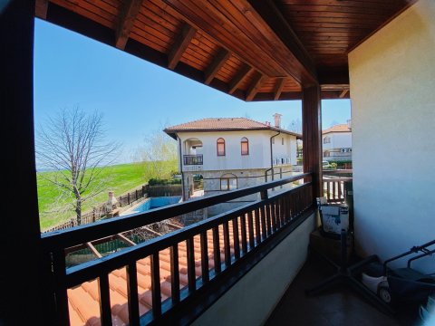 Two-storey house with pool 3 km from the beach