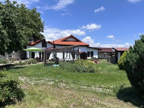 House 5 rooms 1523 m², Dobrich, Bulgaria