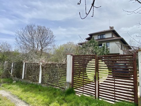 A three-story house with a ready-made business - a family hotel.