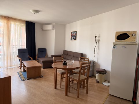 Spacious one-bedroom apartment with park view in Privilege Fort Beach, Elenite