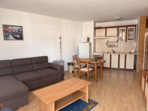 Spacious one-bedroom apartment with park view in Privilege Fort Beach, Elenite