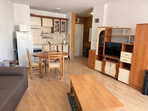 Spacious one-bedroom apartment with park view in Privilege Fort Beach, Elenite