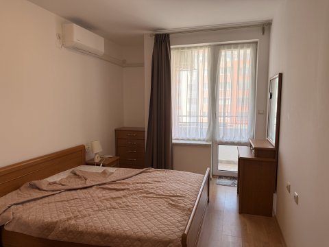 Spacious one-bedroom apartment with park view in Privilege Fort Beach, Elenite