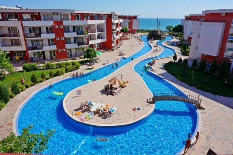Spacious one-bedroom apartment with park view in Privilege Fort Beach, Elenite