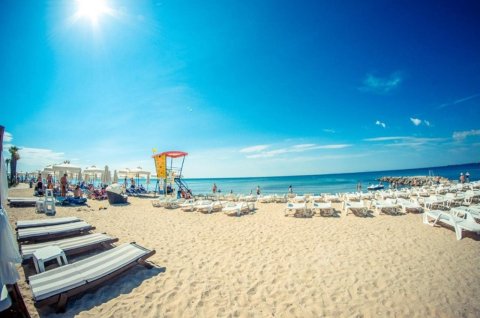 Spacious one-bedroom apartment with park view in Privilege Fort Beach, Elenite