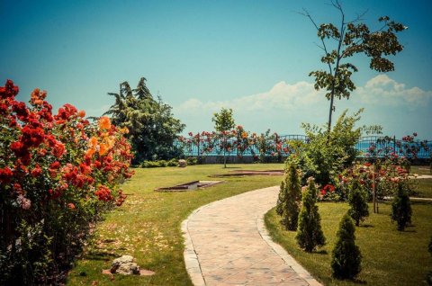 Spacious one-bedroom apartment with park view in Privilege Fort Beach, Elenite