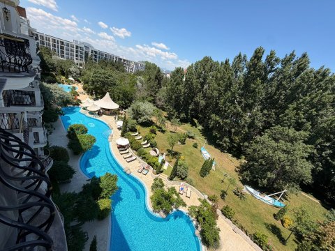 One-bedroom apartment in a luxury complex!