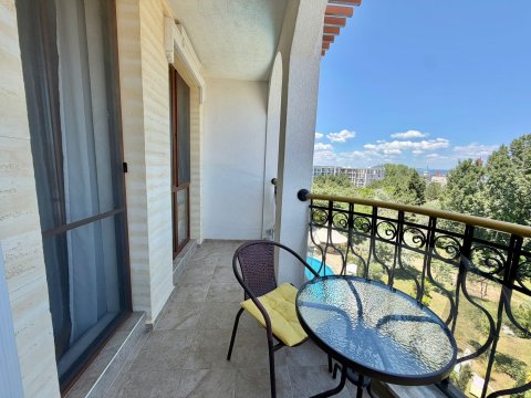 One-bedroom apartment in a luxury complex!
