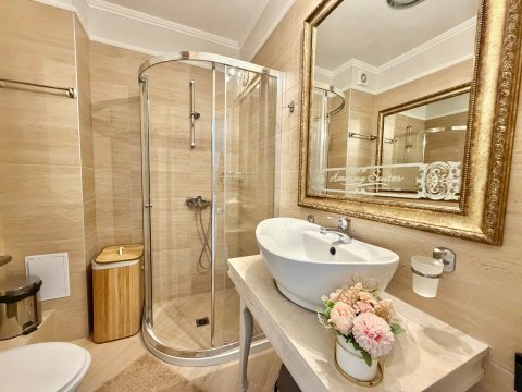 One-bedroom apartment in a luxury complex!
