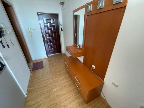 Просторная двухкомнатная квартира рядом с пристанью для яхт с видом на море в Свети Влас - без платы за обслуживание!