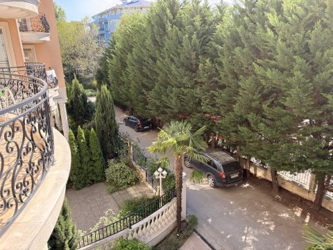 Роскошные апартаменты с одной спальней в Венерианском дворце с видом на бассейн – Солнечный Берег