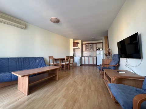 Spacious one-bedroom apartment in the first row to the sea in Privilege Fort Beach, Elenite – 76.92 m²