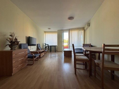 Spacious one-bedroom apartment in the first row to the sea in Privilege Fort Beach, Elenite – 76.92 m²