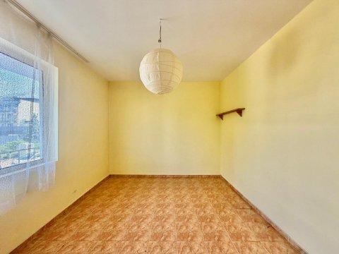 Floor of a house with a garage in the center of Ravda - an excellent investment just a few steps from the sea!