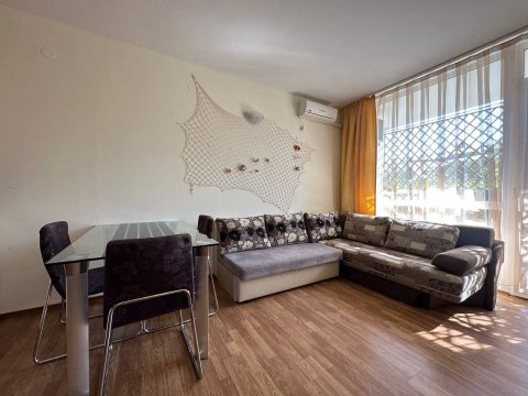 One bedroom apartment in Rutland Beach 2