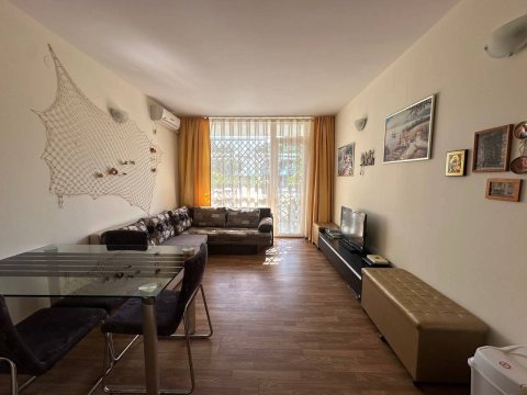 One bedroom apartment in Rutland Beach 2