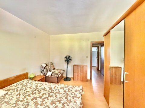Spacious one-bedroom apartment with 2 terraces!