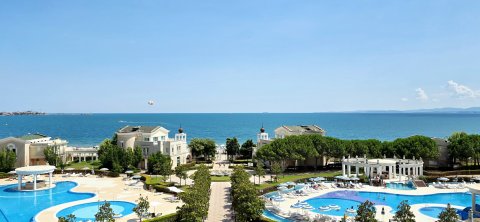 Продается двухкомнатная квартира в районе Sunset Resort, Помори.