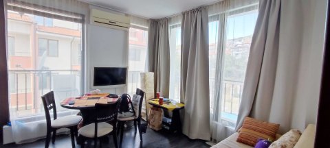 Однокомнатная квартира с частичным видом на море в комплексе Villa Briz, Свети Влас, Болгария.