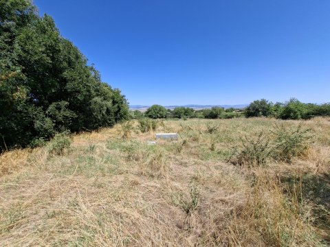 I am selling 3-yard plots of land in the village of Polsko Padarevo, municipality of Nova Zagora, region of Sliven, at a bargain price!