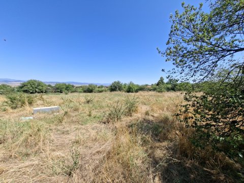 I am selling 3-yard plots of land in the village of Polsko Padarevo, municipality of Nova Zagora, region of Sliven, at a bargain price!