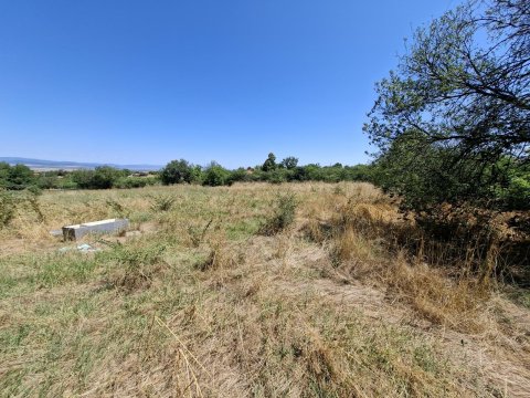 I am selling 3-yard plots of land in the village of Polsko Padarevo, municipality of Nova Zagora, region of Sliven, at a bargain price!