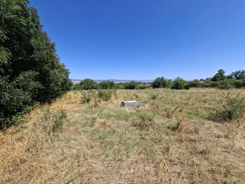 I am selling 3-yard plots of land in the village of Polsko Padarevo, municipality of Nova Zagora, region of Sliven, at a bargain price!