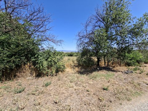 I am selling 3-yard plots of land in the village of Polsko Padarevo, municipality of Nova Zagora, region of Sliven, at a bargain price!