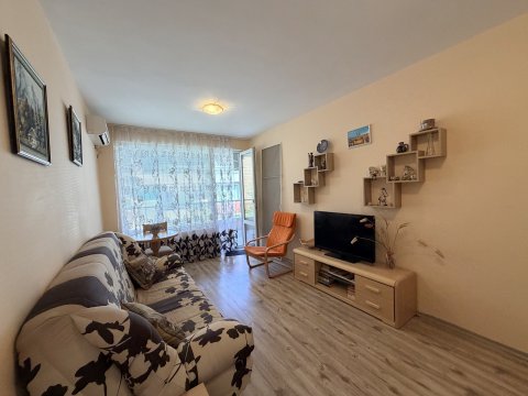 Beautiful one-room apartment in Pomorie in an excellent location