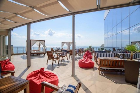 Spacious two-room apartment in the first row on the beach in Byala – 148 m² with panoramic terrace