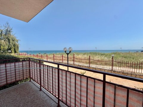 We offer a studio in a prime location in Ravda!