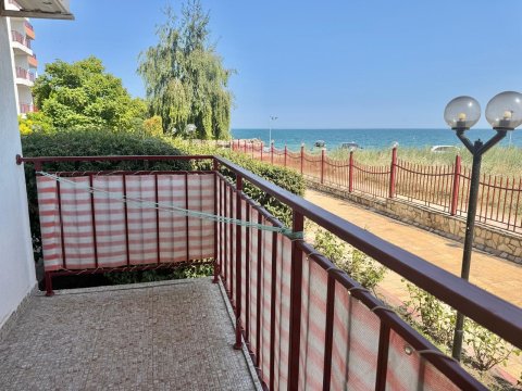 We offer a studio in a prime location in Ravda!