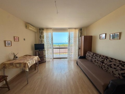 We offer a studio in a prime location in Ravda!