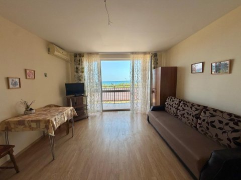 We offer a studio in a prime location in Ravda!