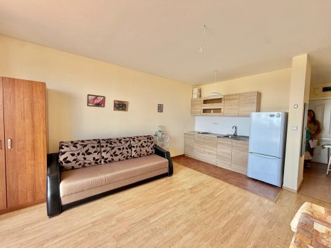 We offer a studio in a prime location in Ravda!