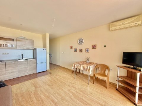 We offer a studio in a prime location in Ravda!