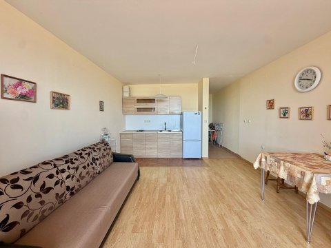 We offer a studio in a prime location in Ravda!