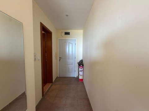 We offer a studio in a prime location in Ravda!